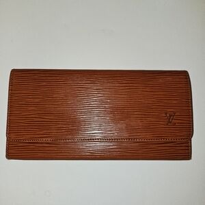 Louis Vuitton long bifold Epi carmel with COA